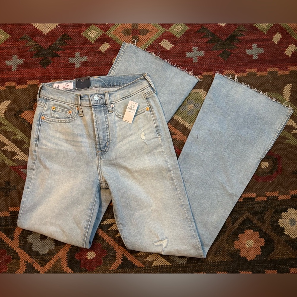 GAP NWT 70s Flare High Rise Light Wash Distressed Knee Flare Jeans size 25